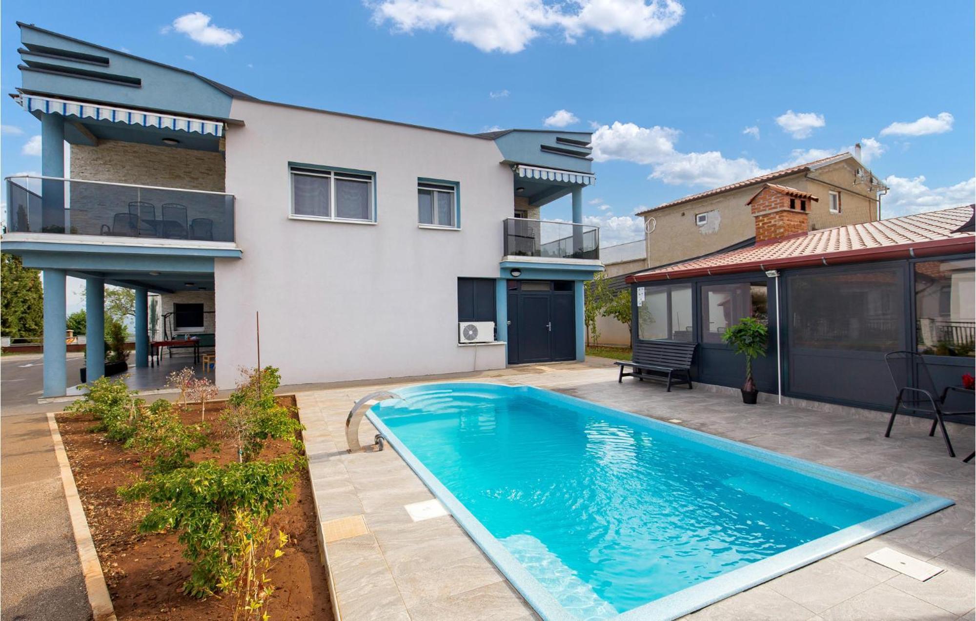 1 Bedroom Beautiful Apartment In Vrh Vrh  Экстерьер фото
